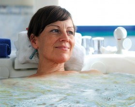 Thalasso tub bath in wellness holidays - Hotel Neptun | Ostseebad Warnemuende