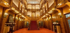 Treppe in der Eingangshalle | Boutique Hotel Badehof - Osthessen