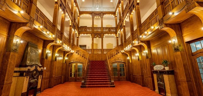 Treppe in der Eingangshalle | Boutique Hotel Badehof - Osthessen