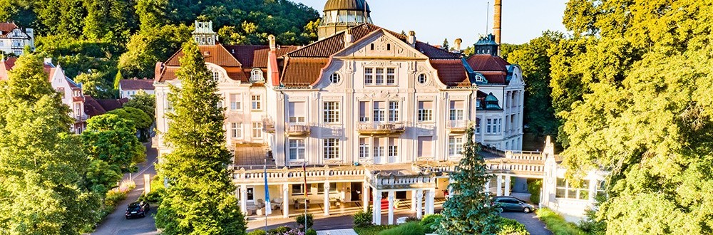 Luftaufnahme des Hauseingangs | Boutique Hotel Badehof - Osthessen