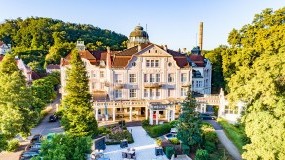 Luftaufnahme des Hauseingangs | Boutique Hotel Badehof - Osthessen