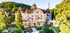 Luftaufnahme des Hauseingangs | Boutique Hotel Badehof - Osthessen