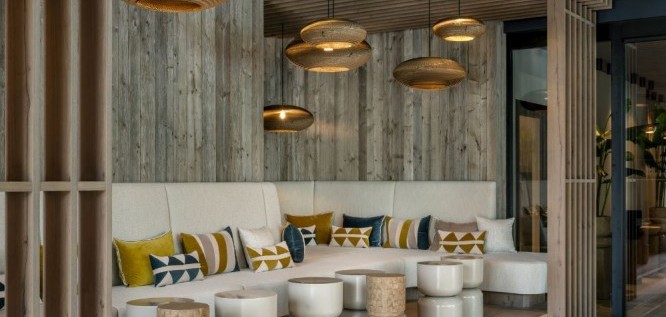 große Couch auf Empore-Das Mühlbach-Bad Füssing-Niederbayern