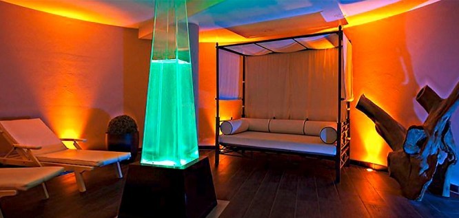 Klang-Farblichtsauna | Göbel's Landhotel - Sauerland