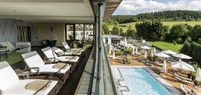 Der Aussenpool | Göbel's Schlosshotel Prinz von Hessen - Nordhessen