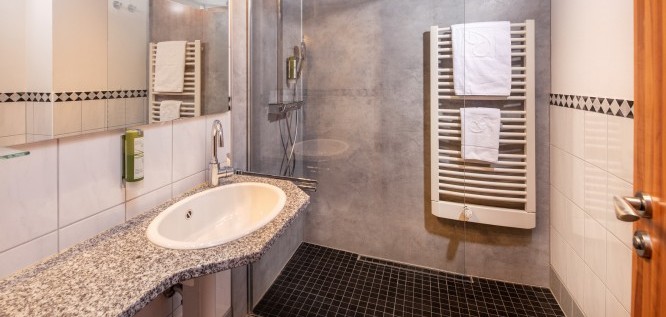 Badezimmer Komfort-Doppelzimmer | Göbel's Schlosshotel Prinz von Hessen - Nordhessen