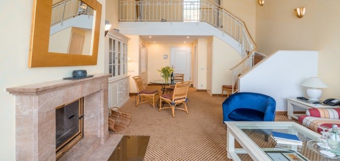 Grand Hotel Binz - Rügen - Ostsee - Deutschland - Penthouse Wohnbereich mit Kamin
