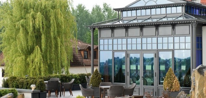 Orangerie von außen im Sommer | Hotel Heinz - Westerwald