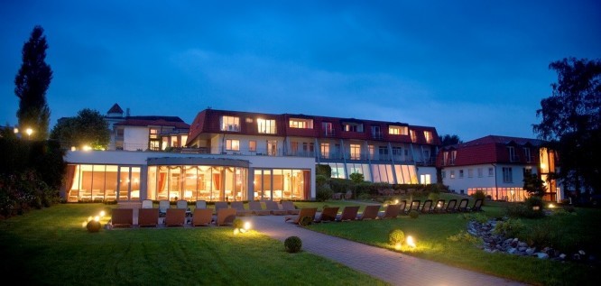 Blick auf die Wellnesswiese vom Hotel Heinz Westerwald  | Höhr-Grenzhausen | Rheinland-Pfalz