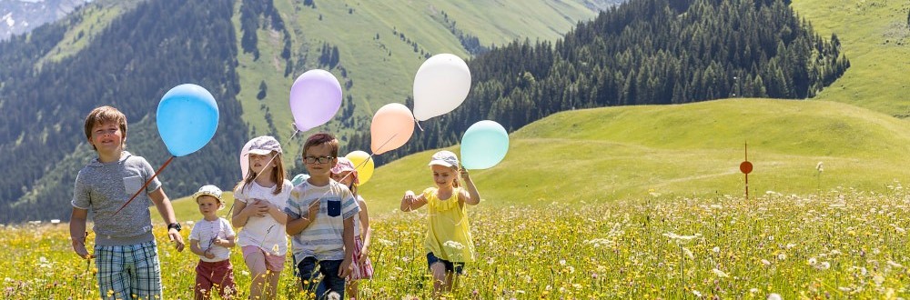 Sommerurlaub in Tirol mit Wellness und Wandern – Familotel Kaiserhof Abenteuer-Wanderwege für Kinder in Tirol – Familotel Kaiserhof