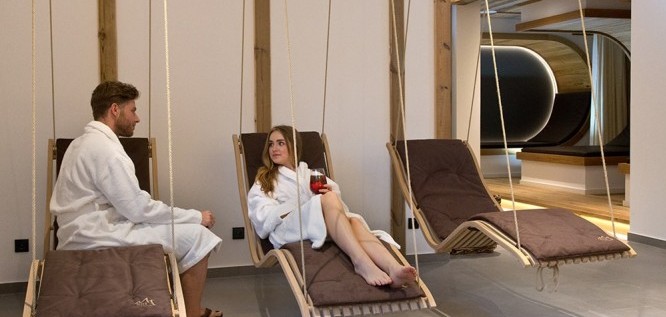 Paar auf Ruheliegen | Romantik Hotel Schwanefeld - Meerane Sachsen 