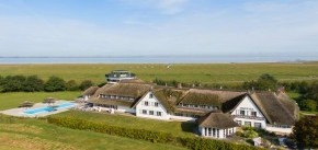 Pool und Meer am Lundenbergsand Nordsee Hideaway & Spa, Wattenmeer, Husum 
