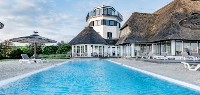 Aussenpool und Leuchtturm am Lundenbergsand Nordsee Hideaway & Spa, Wattenmeer, Husum 