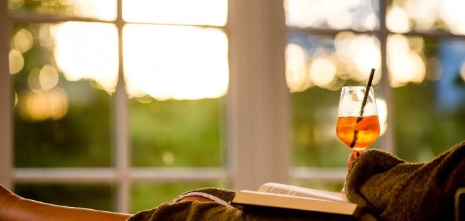 Entspannung im Relaxbereich - Lundenbergsand Nordsee Hideaway und Spa – Husum - Nordsee 