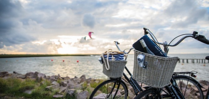 Mit dem Fahrrad am Nordseedeich -Lundenbergsand Nordsee Hideaway und Spa – Husum - Nordsee