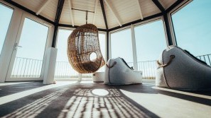 Lundenbergsand Nordsee Hideaway und Spa – Husum - Nordsee - Hanging Egg im Leuchtturm Spa Hanging Egg im Leuchtturm Spa - Lundenbergsand Nordsee Hideaway und Spa – Husum - Nordsee