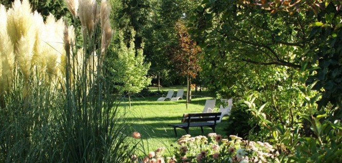 Liegen im Park von Menschels Vitalresort, Naheland, Meddersheim, Bad Sobernheim  