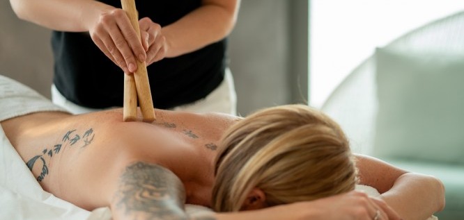 Somalance Birkenholz Behandlung VitalQuell - Michels Wohlfühlhotel - Schalkenmehren - Vulkaneifel