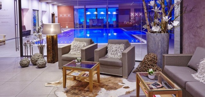 Sitzecke im VitalQuell Spa von Michels Wohlfühlhotel, Rheinland-Pfalz, Vulkan-Eifel, Schalkenmehren  