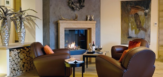 Momente am Kamin an der Pittich's Bar in Michels Wohlfühlhotel, Rheinland-Pfalz, Vulkan-Eifel, Schalkenmehren  