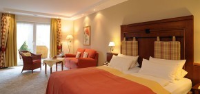 Blick in das großzügige Doppelzimmer Eifelromantik in Michels Wohlfühlhotel, Rheinland-Pfalz, Vulkan-Eifel, Schalkenmehren