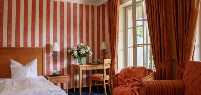  Blick in das Biedermeier Zimmer des Molitors Mühle Hotel & Spa, Vulkan-Eifel, Eisenschmitt 