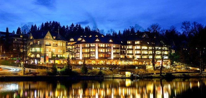 Das hell erleuchtete Haus des Wellness Resort Romantischer Winkel im Harz, Bad Sachsa am See
