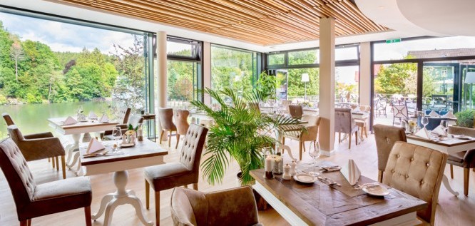 Restaurant mit Blick ins Grüne im Wellness Resort Romantischer Winkel im Harz, Bad Sachsa