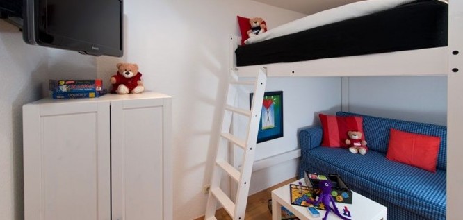 Kinderzimmer mit Hochbett und Kuscheltieren im Wellness Resort Romantischer Winkel im Harz, Bad Sachsa