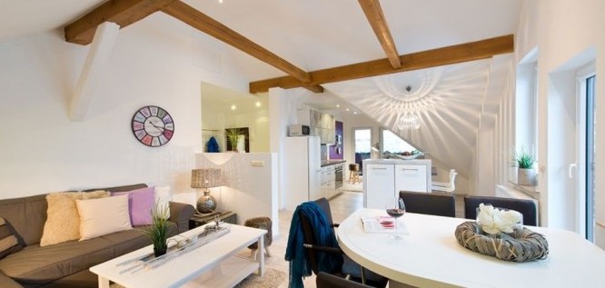 Die Sofaecke im Wohlfühl-Appartement des Wellness Resort Romantischer Winkel im Harz, Bad Sachsa