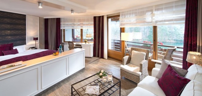 The Pentagon Room with sitting area and balcony at the Wellness Resort Romantischer Winkel in the Harz Mountains, Bad Sachsa