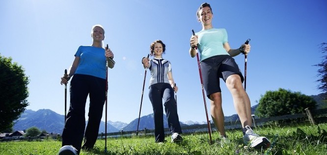 Nordic Walking im Wellnessurlaub – Schüle's Gesundheitsresort & Spa – Allgäu | Bayern