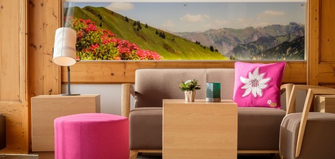 Sitzgarnitur in der Hotelhalle im Schüle's – Schüle's Gesundheitsresort & Spa – Allgäu | Bayern