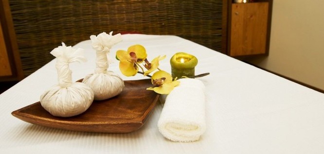 Kräuterstempel Massagen im Schüle's Gesundheitsresort & Spa – Allgäu | Bayern