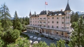 schweizerhof-flims-waldhaus-sommer-drohnenbild-basichomeproductions-81