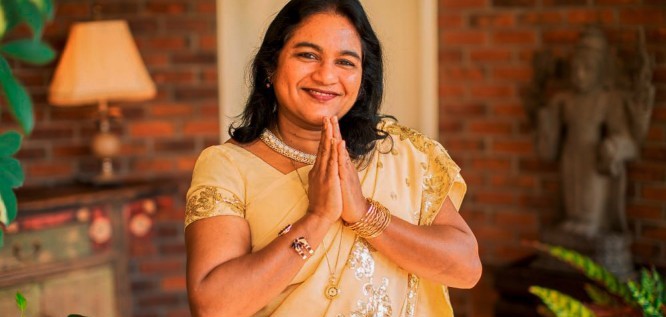 Ayurveda Spezialistin Vaidya Upula im Wellnesshotel Seeschlößchen | Privat-SPA & Naturresort – Niederlausitz/Brandenburg