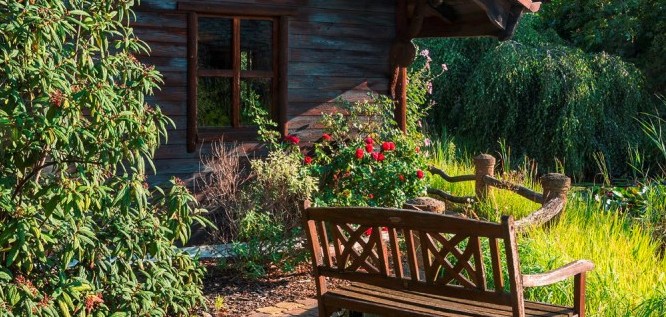 Relaxen vor der Kräuterstube im Wellnesshotel Seeschlößchen | Privat-SPA & Naturresort – Niederlausitz/Brandenburg