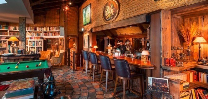 Bar mit Billardtisch im Wellnesshotel Seeschlößchen | Privat-SPA & Naturresort – Niederlausitz/Brandenburg