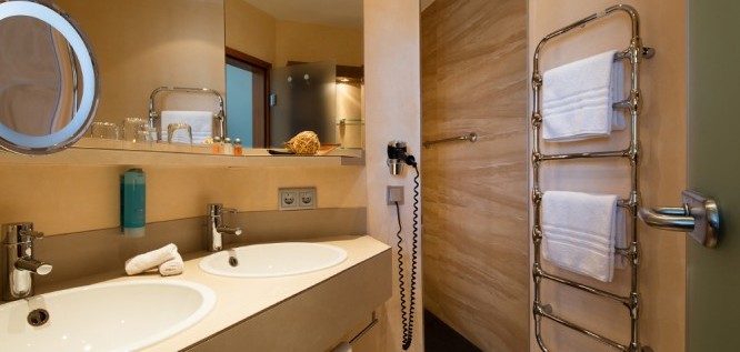 Doppelzimmer Prestige Badezimmer - Strandhotel Georgshöhe - Norderney - Nordsee