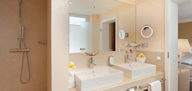 Doppelzimmer Superior Badezimmer - Strandhotel Georgshöhe - Norderney - Nordsee
