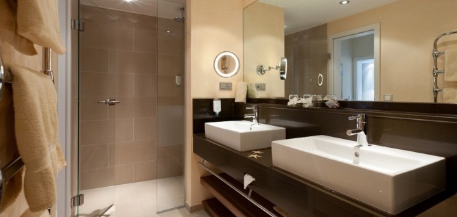 Suite Avantgarde Plus Badezimmer - Strandhotel Georgshöhe - Norderney - Nordsee