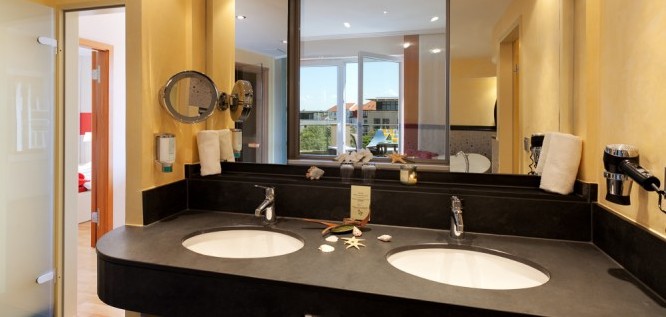 Suite Prestige Wellness Badezimmer - Strandhotel Georgshöhe - Norderney - Nordsee