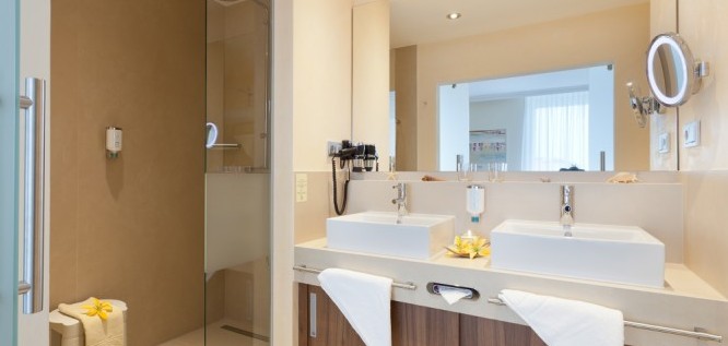 Suite Superior Plus Badezimmer - Strandhotel Georgshöhe - Norderney - Nordsee