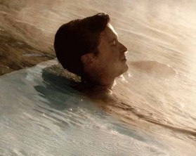 Time out in the saltwater pool - wellness for men