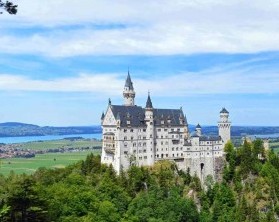 Schloss Neuschwanstein in Bayern im Wellnessurlaub erkunden