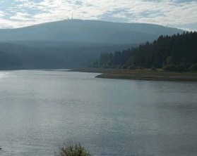 Wellness und Erholung mit Blick über den See im Harz