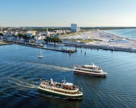 Die Hafeneinfahrt von Warnemünde - Hotel Neptun | Warnemuende