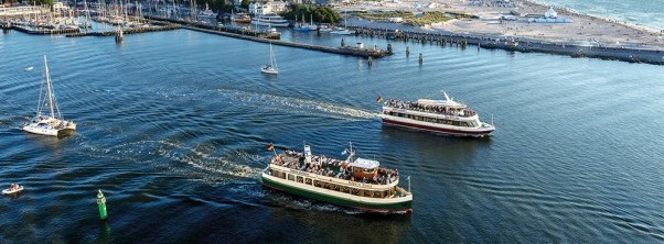 Die Hafeneinfahrt von Warnemünde - Hotel Neptun | Warnemuende