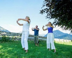Active with Tai Chi in the greenery